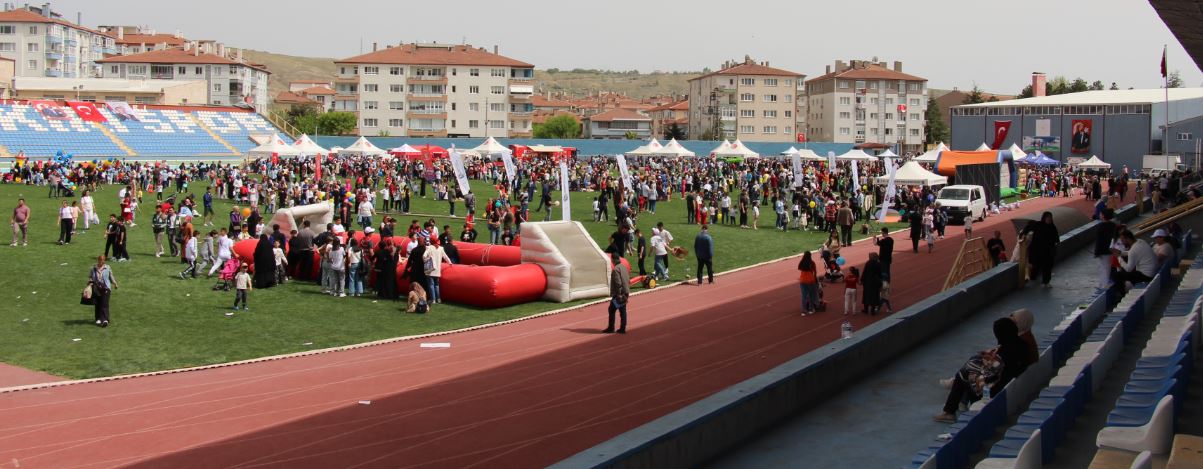 Atatürk Stadı, çocuklarla doldu taştı