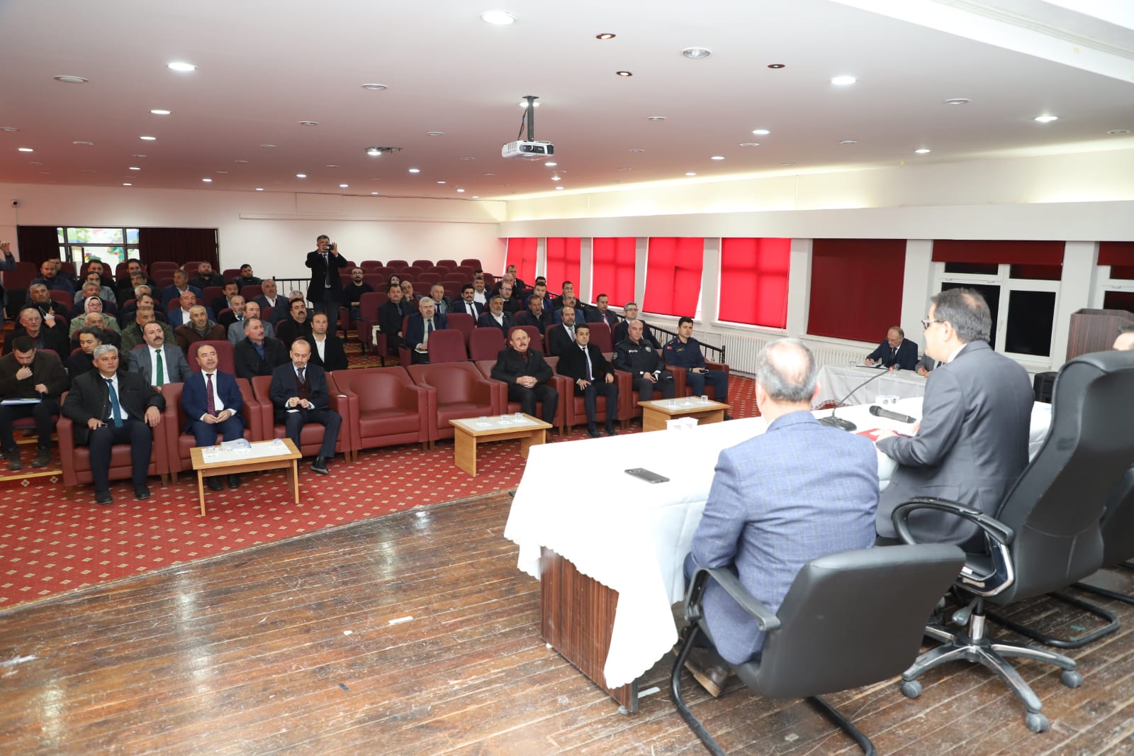 Vali Ayaz: Mevcut kaynaklarımızı köylerimiz için kullanıyoruz
