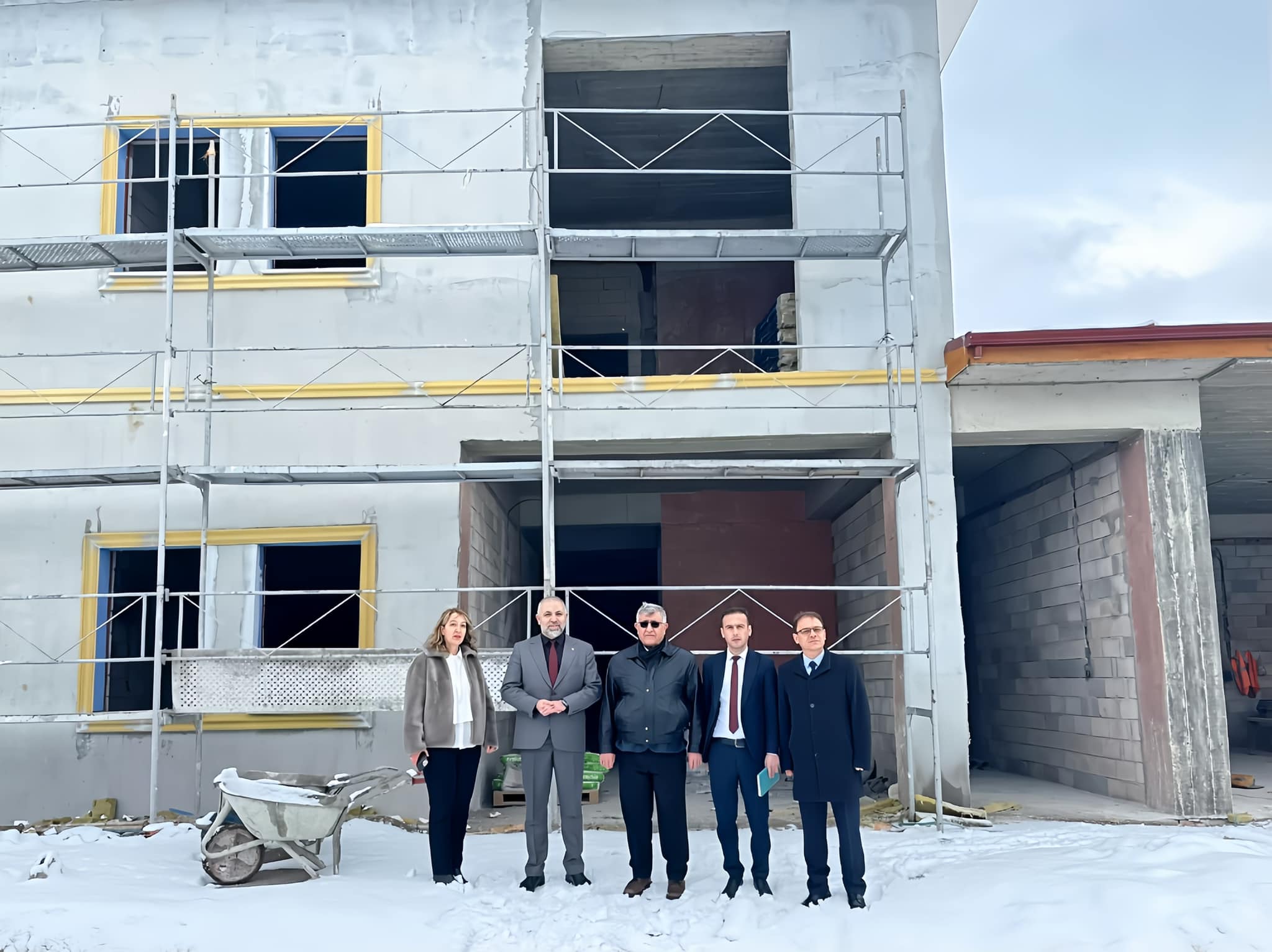 Sağlık Müdürü Sarıkaya, sağlık kompleksi inşaatını inceledi