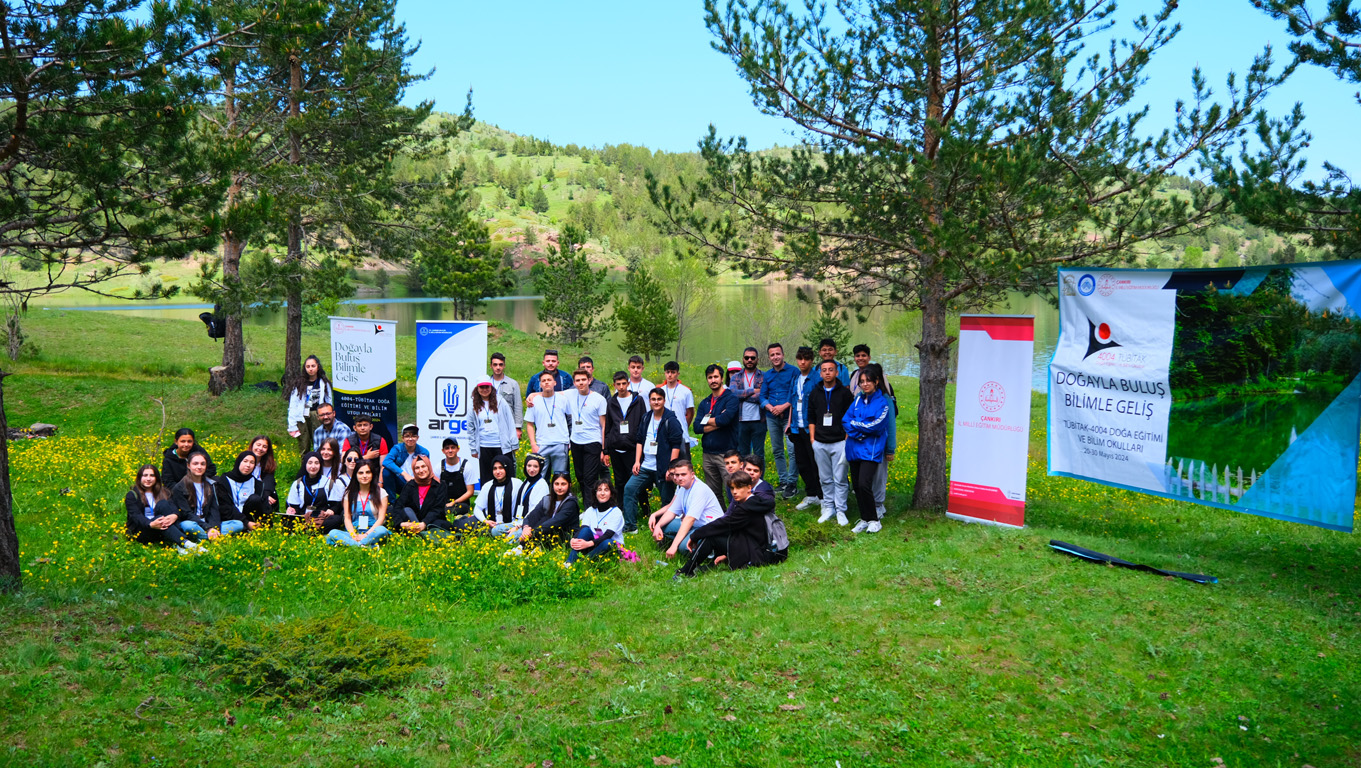 TÜBİTAK 4004 ekibi bitki örtüsü incelemesinde