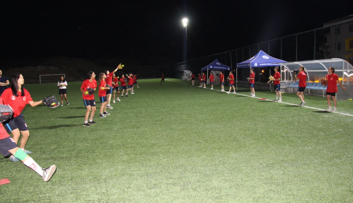 Çankırı’dan 4 sporcumuzun yer aldığı U15 Softbol Milli Takım kampı devam ediyor