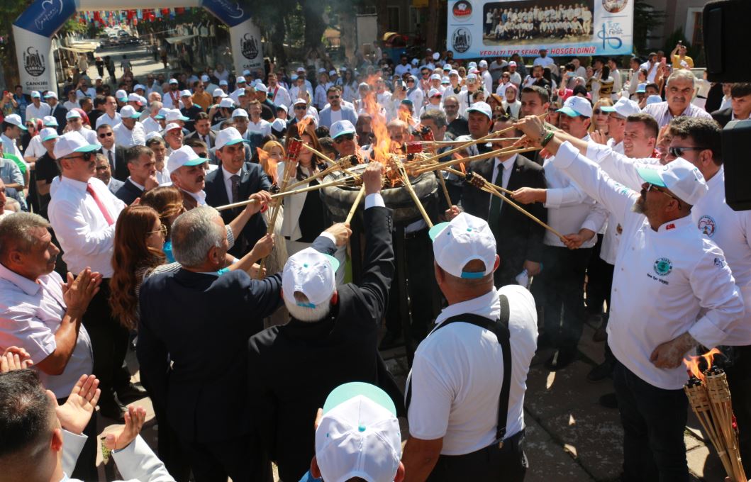 TUZFEST’23 büyük bir katılımla ve coşkuyla başladı