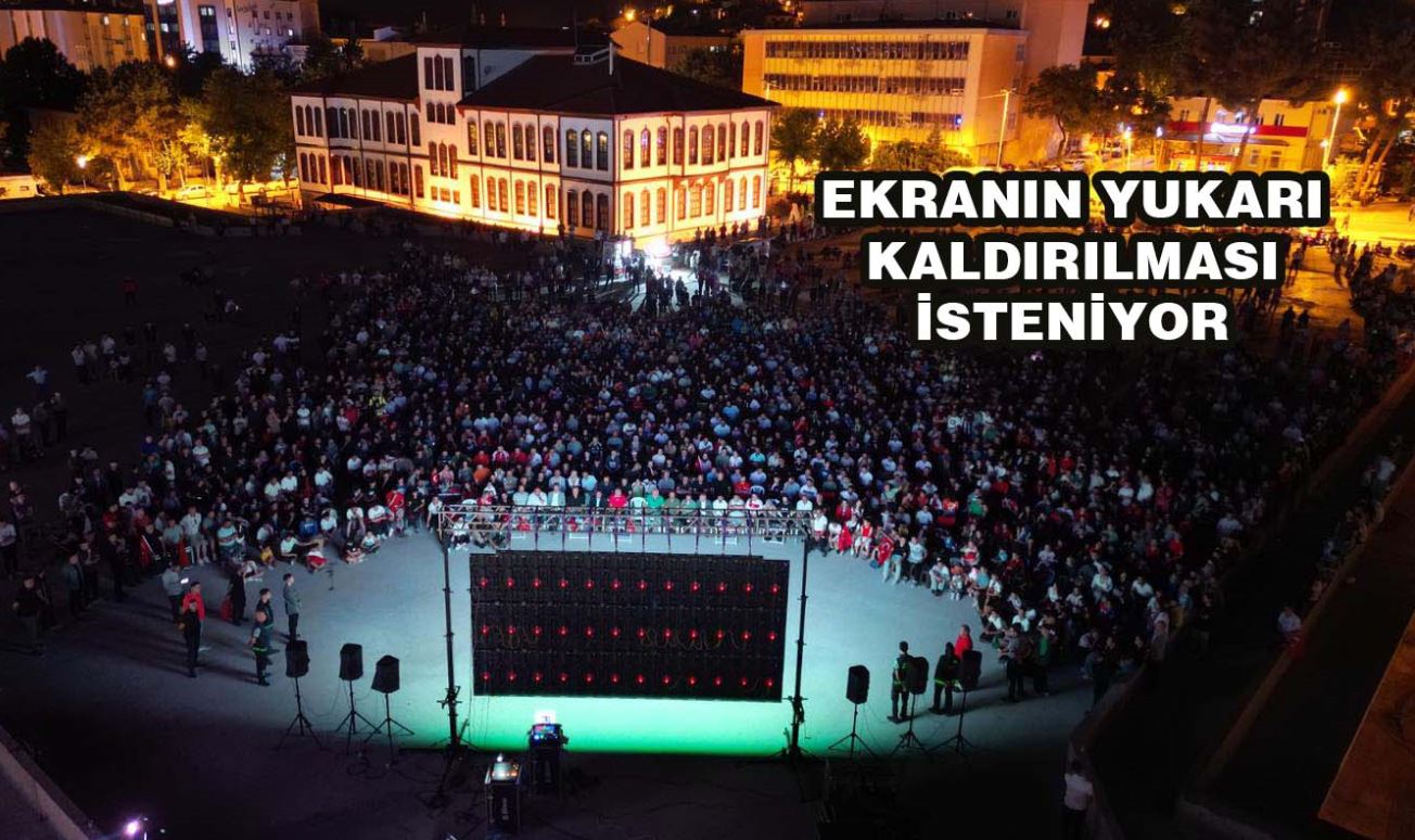 Milli maç heyecanı yine kent meydanında yaşanacak