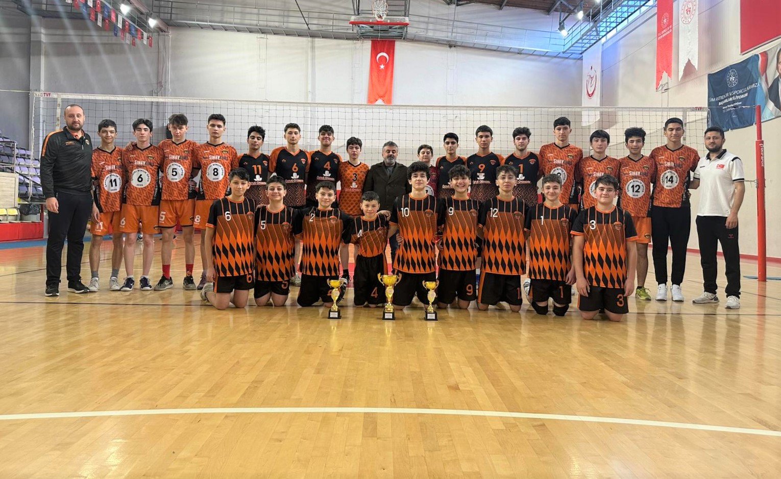 Dönmez, voleybolda takım sayısının az olmasından dert yandı