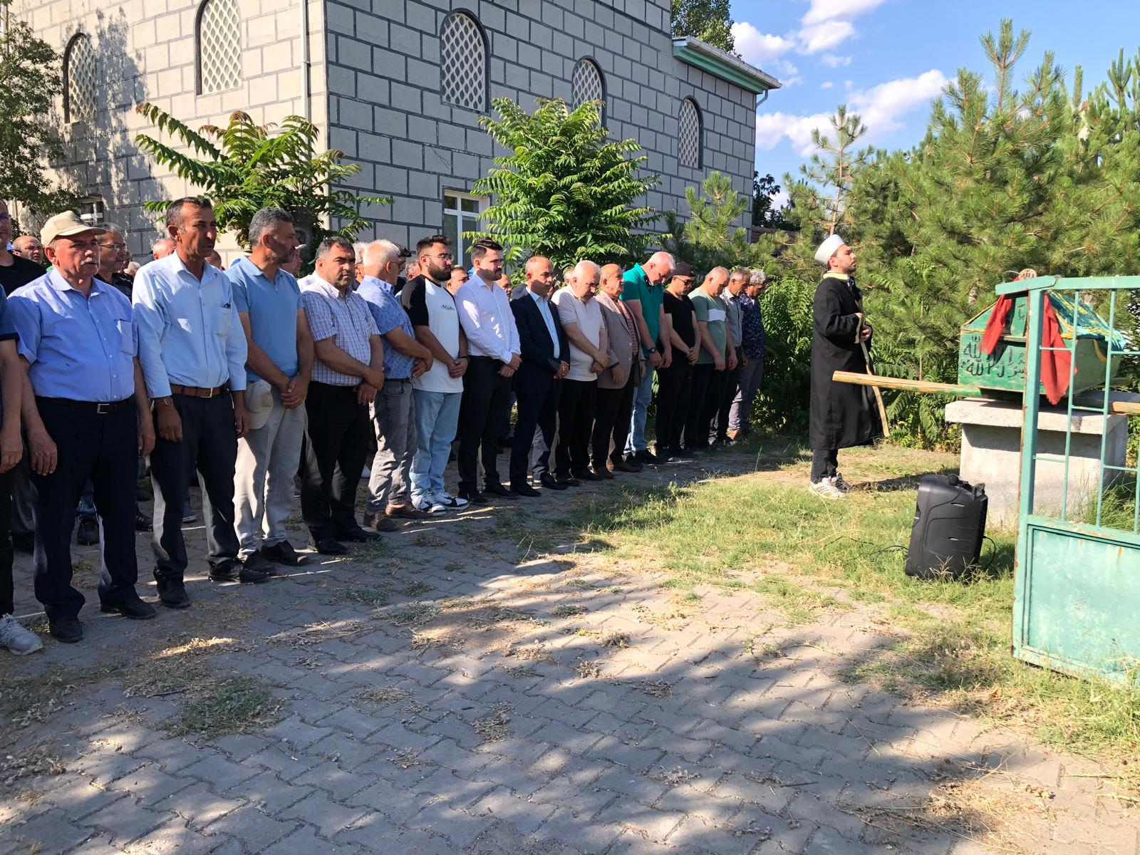 Gazeteci Mehmet Ateş’in annesi Nuriye Ateş toprağa verildi