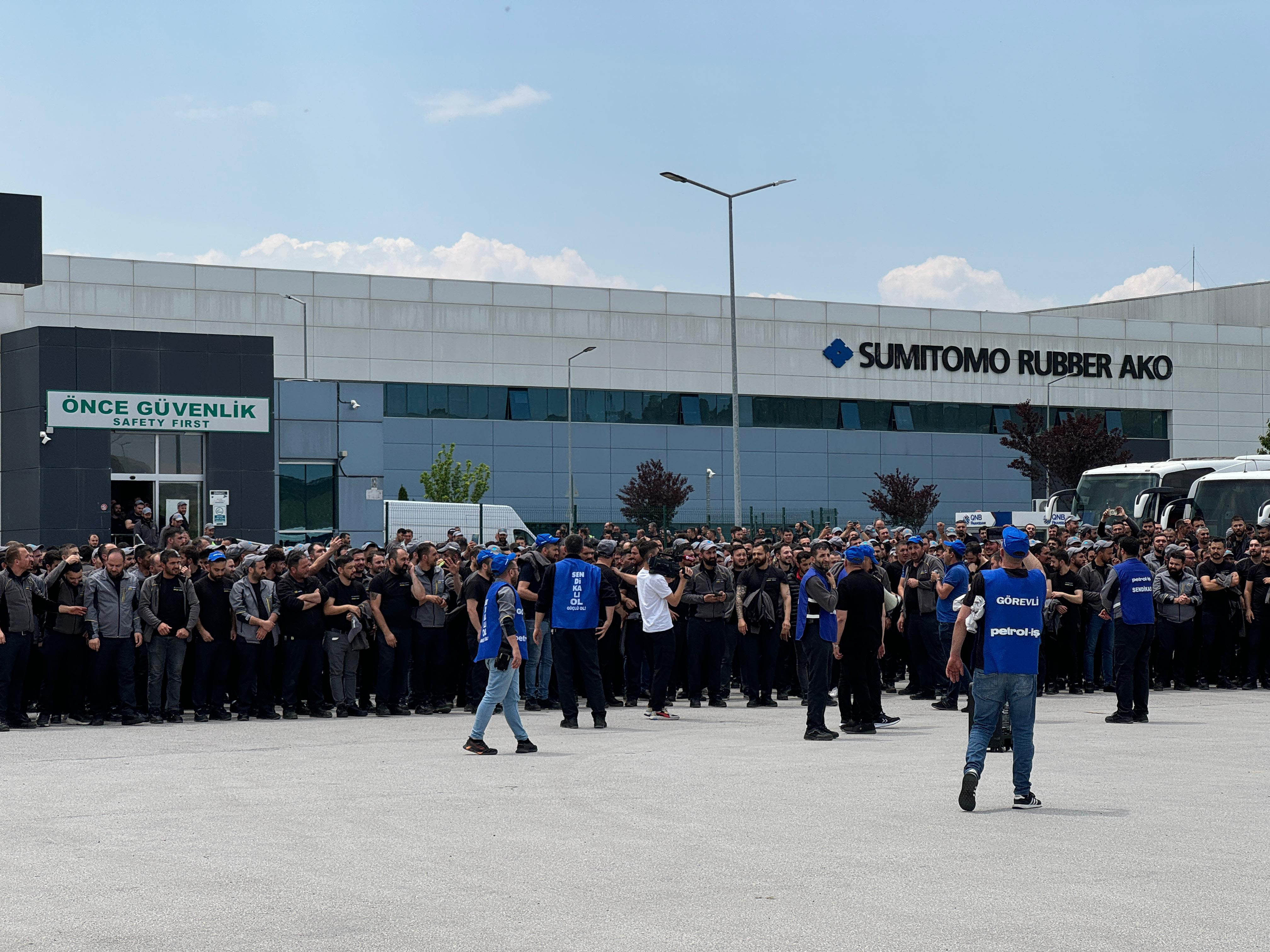 Lastik fabrikasında grev başladı
