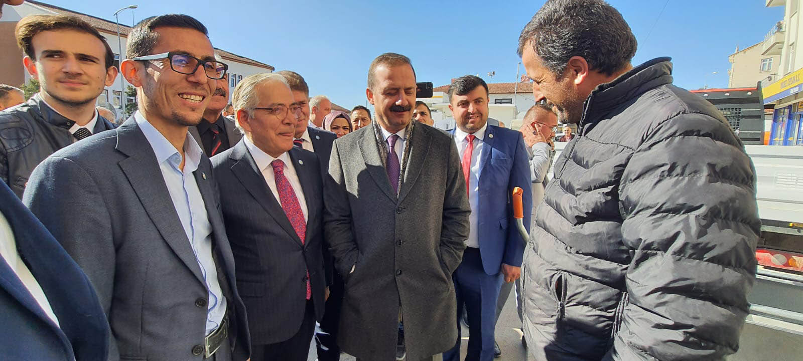 İYİ Parti ilçe kongreleri ve esnaf ziyaretleri hız kesmeden devam ediyor