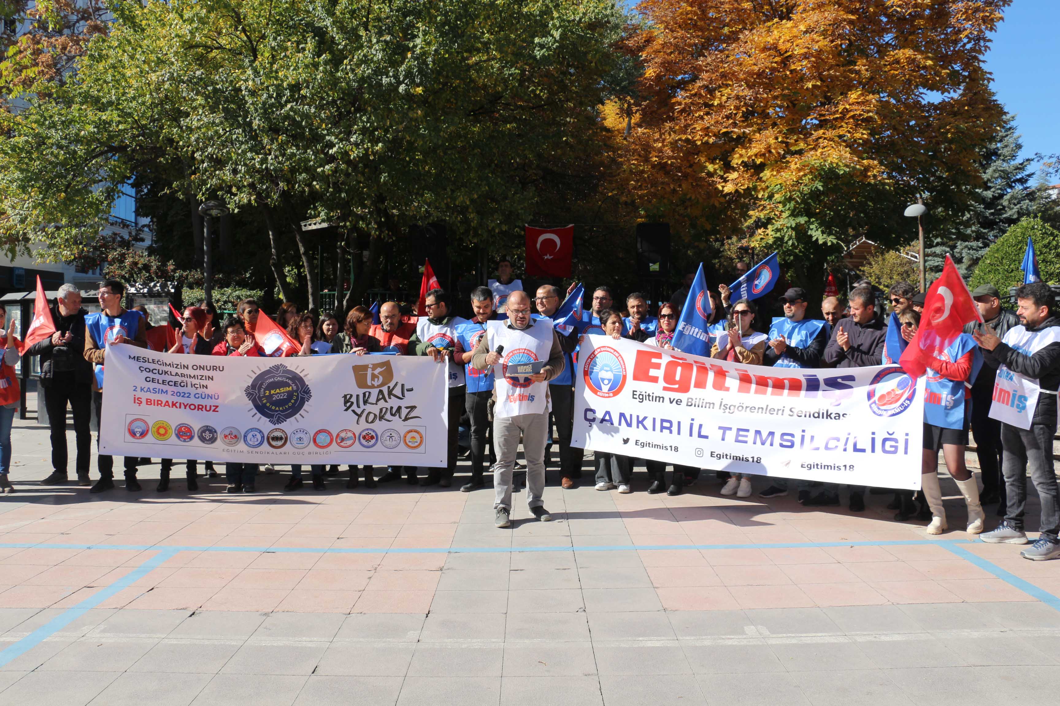  Eğitim İş: Haklı mücadelemizden vazgeçmeyeceğimizi gösteriyoruz